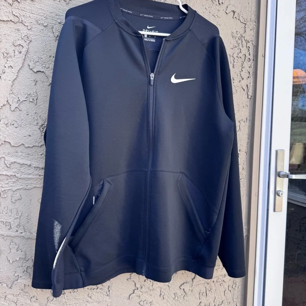 Nike Pro Dri-FIT Full-Zip Chest Swoosh Jacket size L